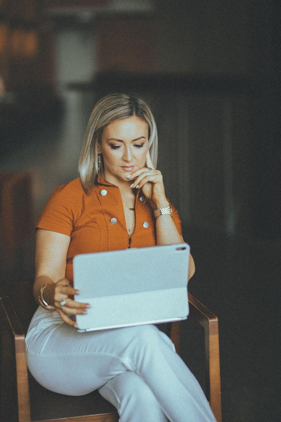 Maria Morgan reading on her tablet